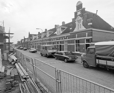 885119 Gezicht op de voorgevels van de woningen Minstraat 27-hoger te Utrecht, vanaf de nieuwbouwlocatie op de hoek met ...